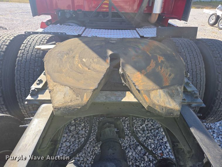 image for item YA0713 2019 Volvo VN semi truck