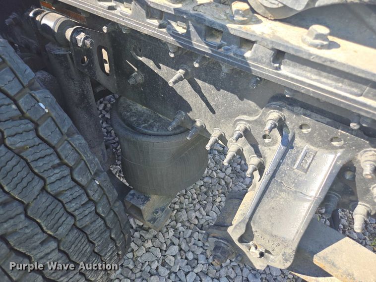 image for item YA0713 2019 Volvo VN semi truck