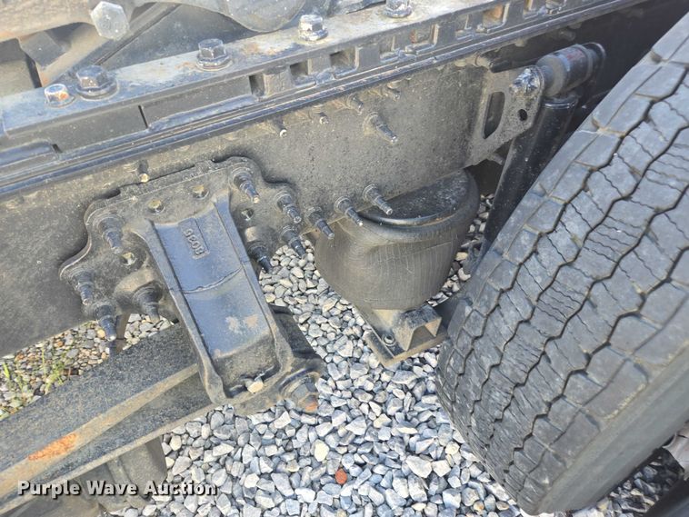 image for item YA0713 2019 Volvo VN semi truck