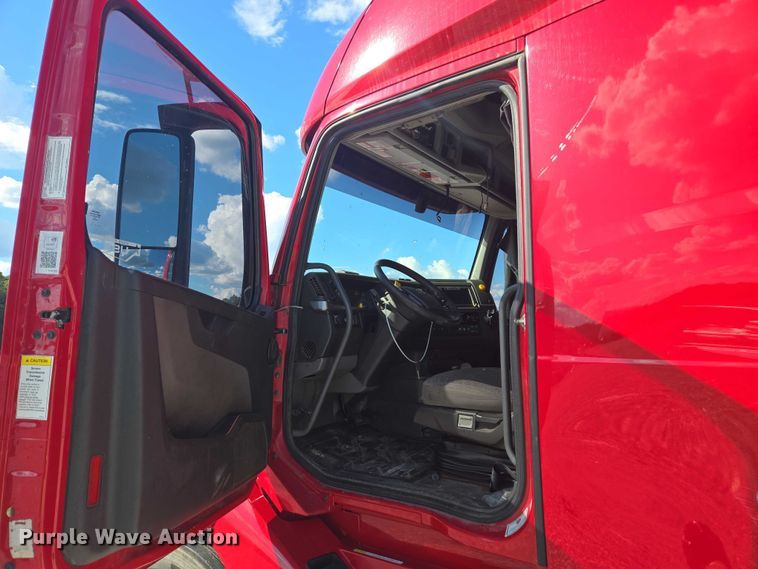 image for item YA0713 2019 Volvo VN semi truck