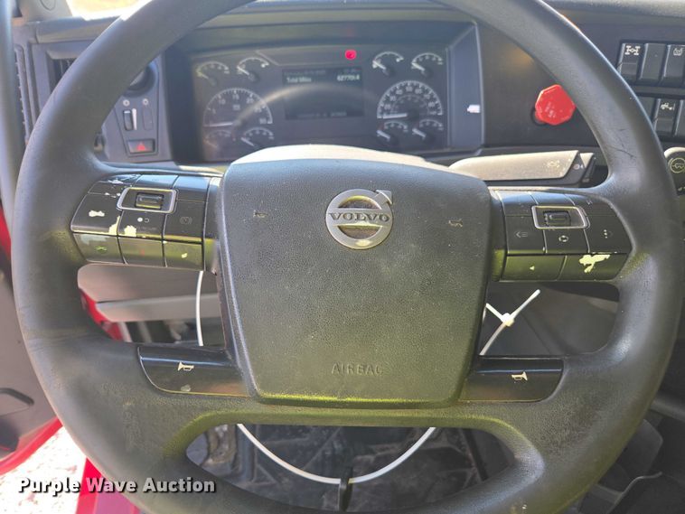 image for item YA0713 2019 Volvo VN semi truck