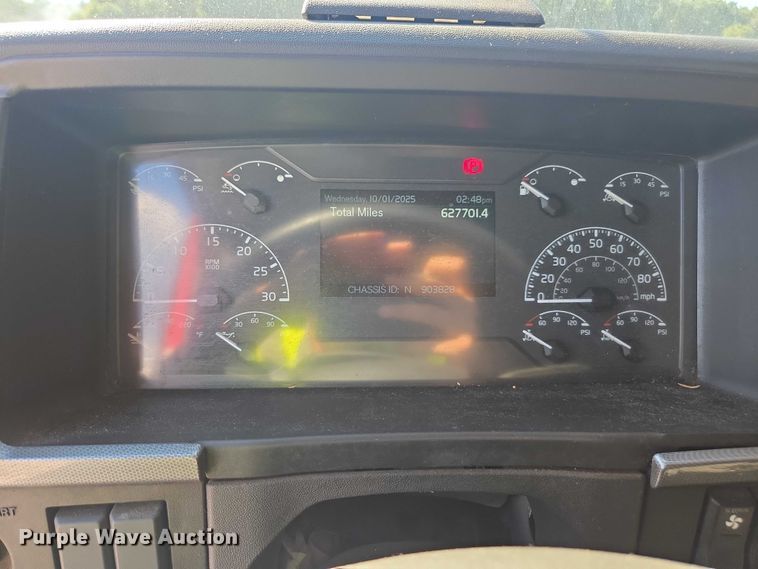 image for item YA0713 2019 Volvo VN semi truck