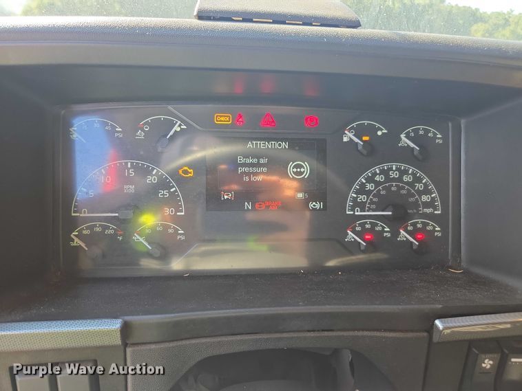 image for item YA0713 2019 Volvo VN semi truck