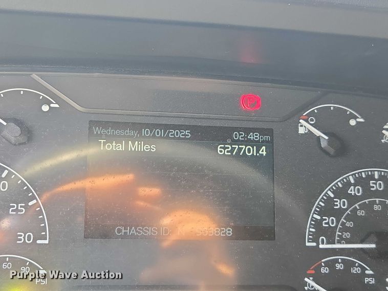 image for item YA0713 2019 Volvo VN semi truck