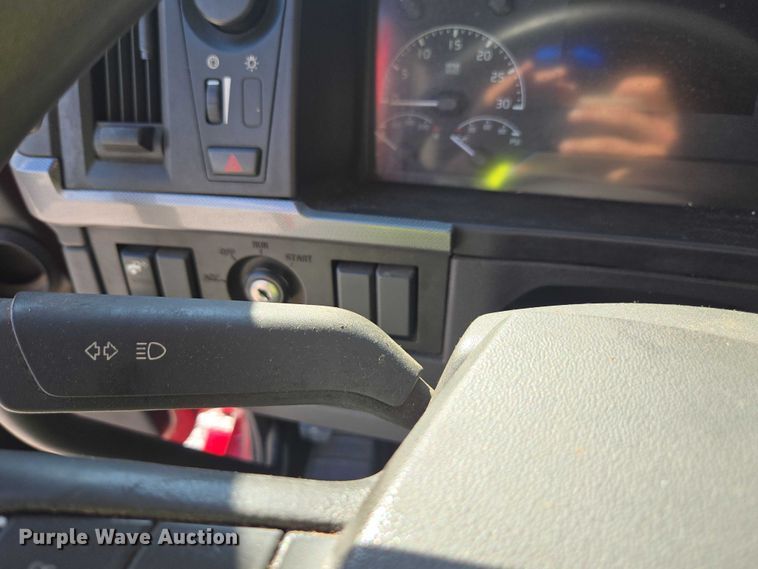 image for item YA0713 2019 Volvo VN semi truck