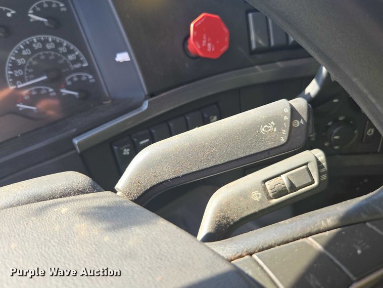 image for item YA0713 2019 Volvo VN semi truck