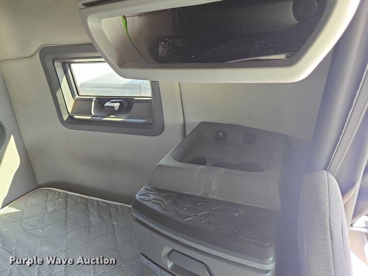 image for item YA0713 2019 Volvo VN semi truck