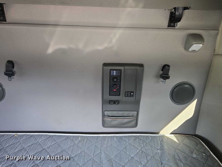 image for item YA0713 2019 Volvo VN semi truck