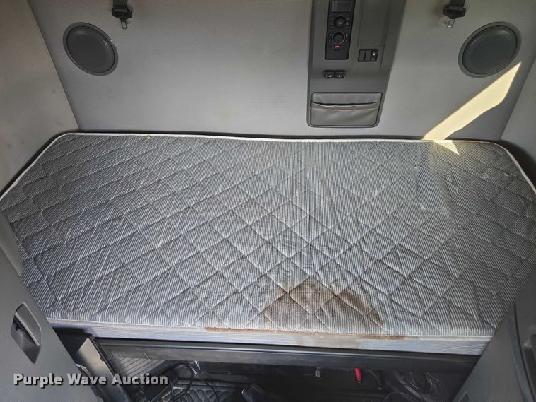 image for item YA0713 2019 Volvo VN semi truck