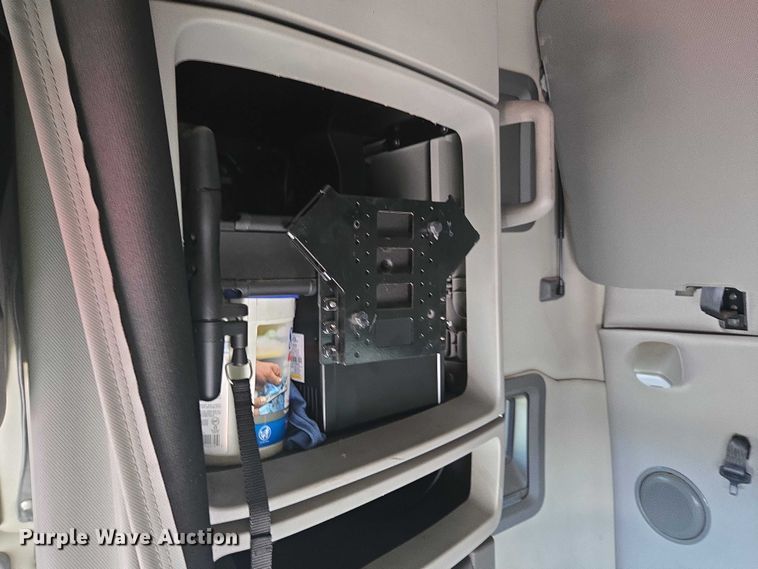 image for item YA0713 2019 Volvo VN semi truck