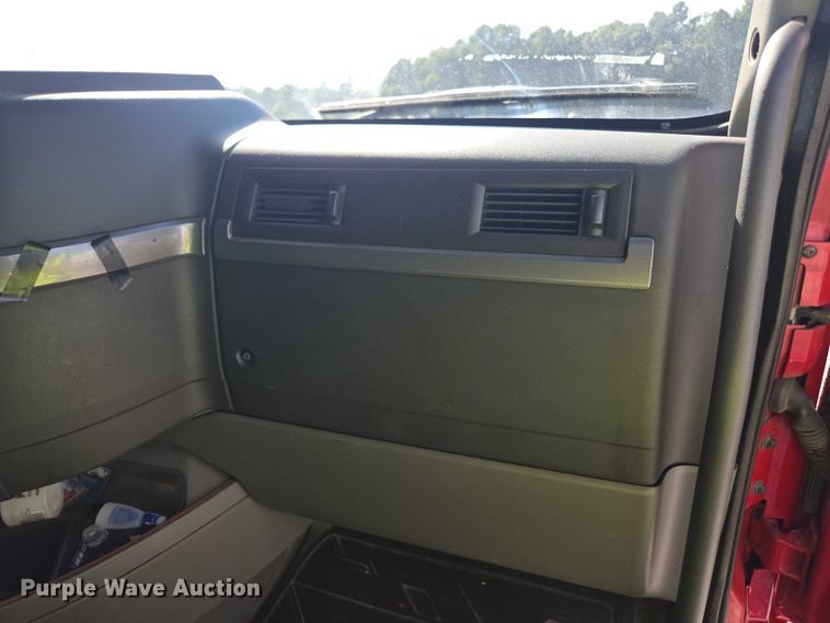 image for item YA0713 2019 Volvo VN semi truck