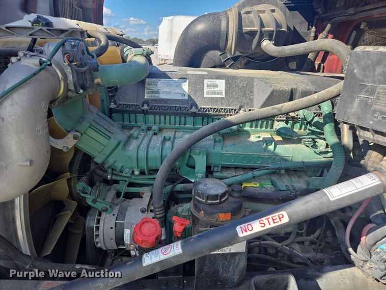 image for item YA0713 2019 Volvo VN semi truck