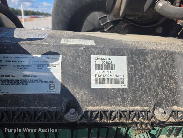 image for item YA0713 2019 Volvo VN semi truck