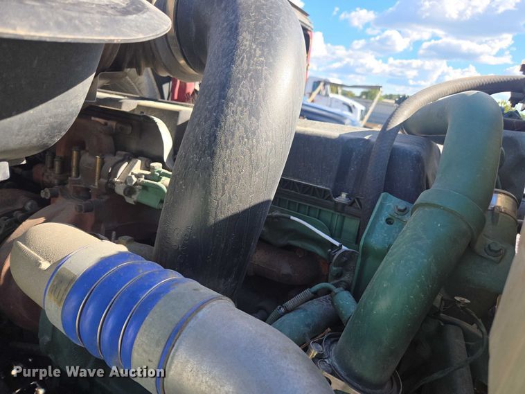 image for item YA0713 2019 Volvo VN semi truck