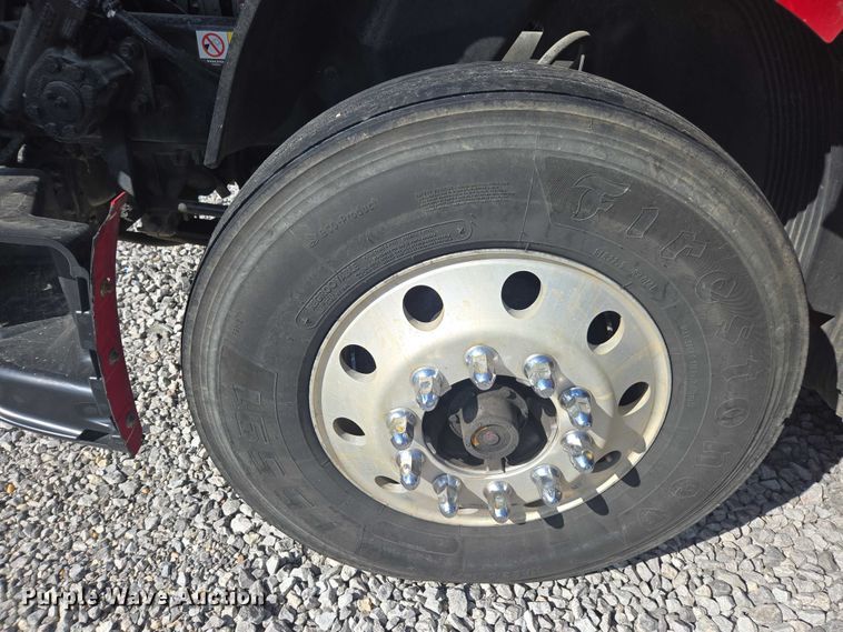 image for item YA0713 2019 Volvo VN semi truck