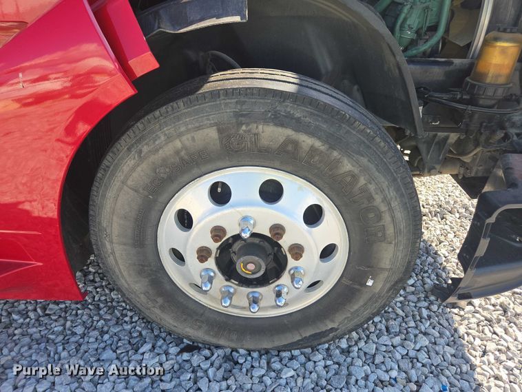 image for item YA0713 2019 Volvo VN semi truck