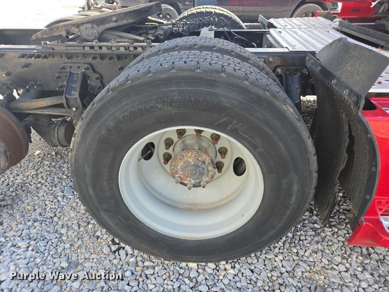 image for item YA0713 2019 Volvo VN semi truck