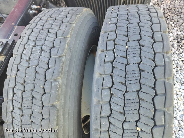 image for item YA0713 2019 Volvo VN semi truck