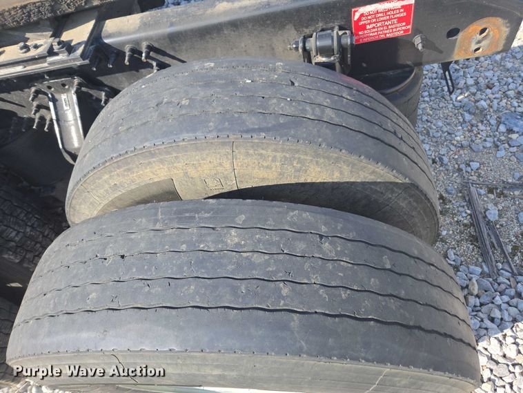 image for item YA0713 2019 Volvo VN semi truck