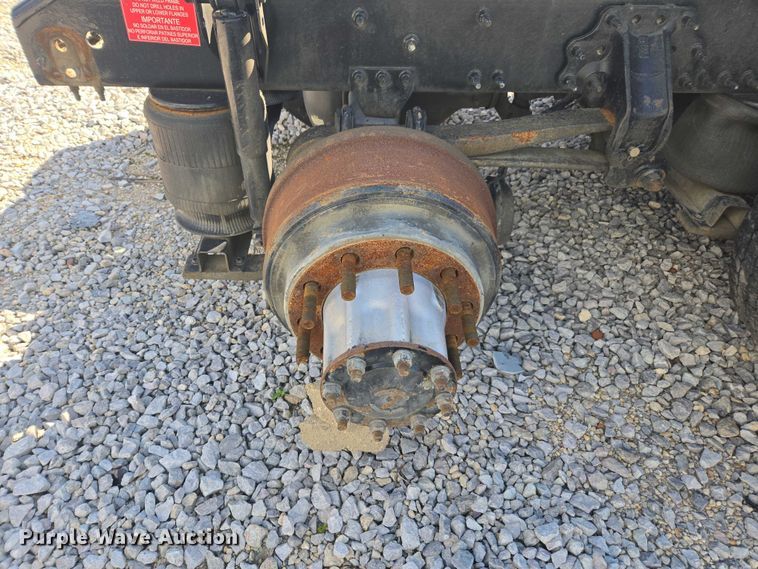 image for item YA0713 2019 Volvo VN semi truck