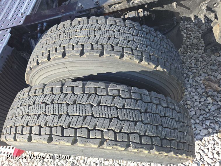 image for item YA0713 2019 Volvo VN semi truck