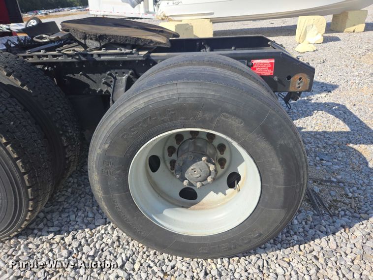 image for item YA0713 2019 Volvo VN semi truck