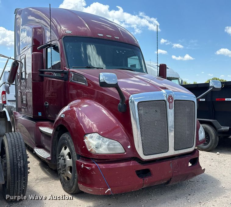 image for item YA0719 2019 Kenworth T680 semi truck