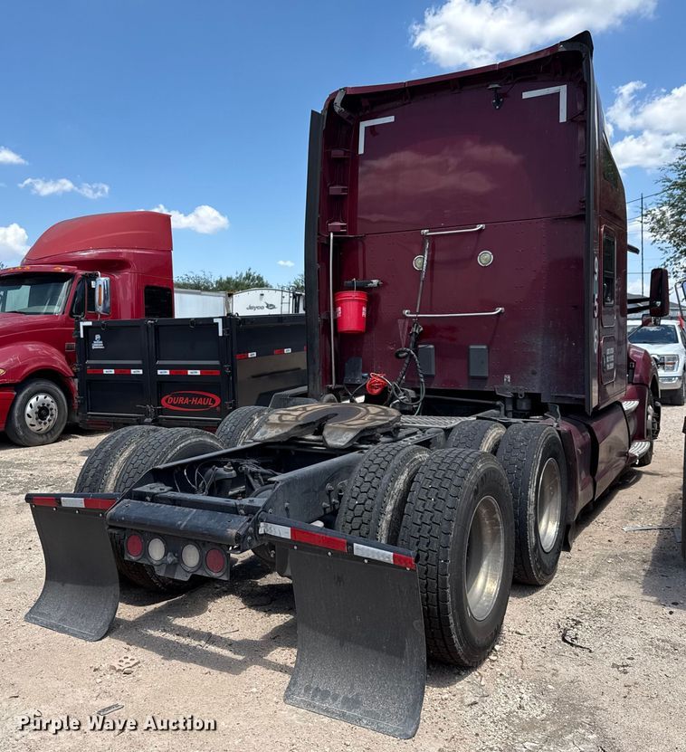image for item YA0719 2019 Kenworth T680 semi truck