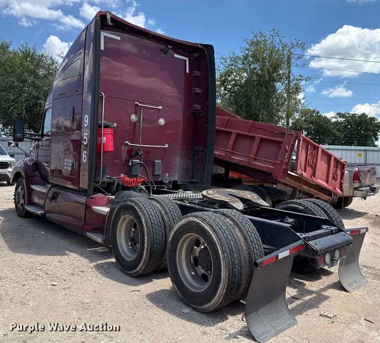image for item YA0719 2019 Kenworth T680 semi truck