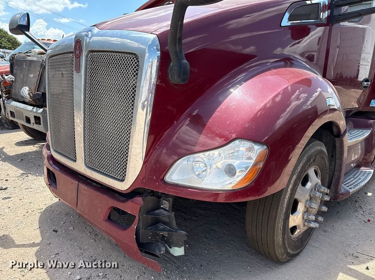 image for item YA0719 2019 Kenworth T680 semi truck
