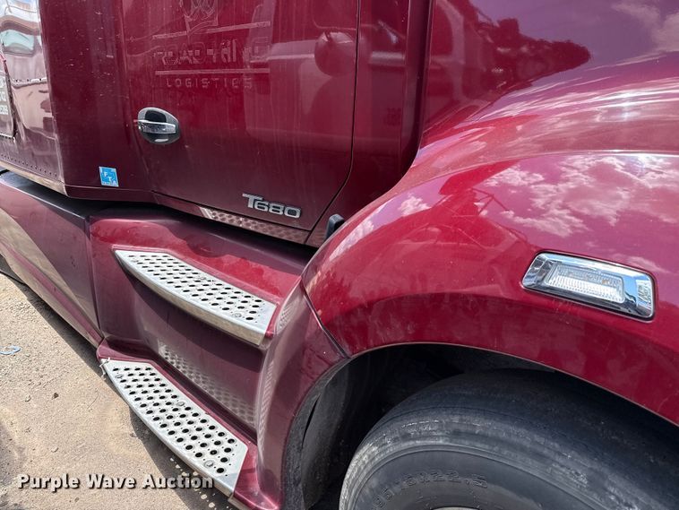 image for item YA0719 2019 Kenworth T680 semi truck