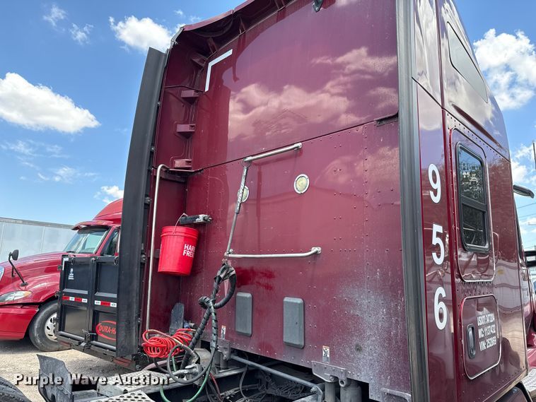 image for item YA0719 2019 Kenworth T680 semi truck