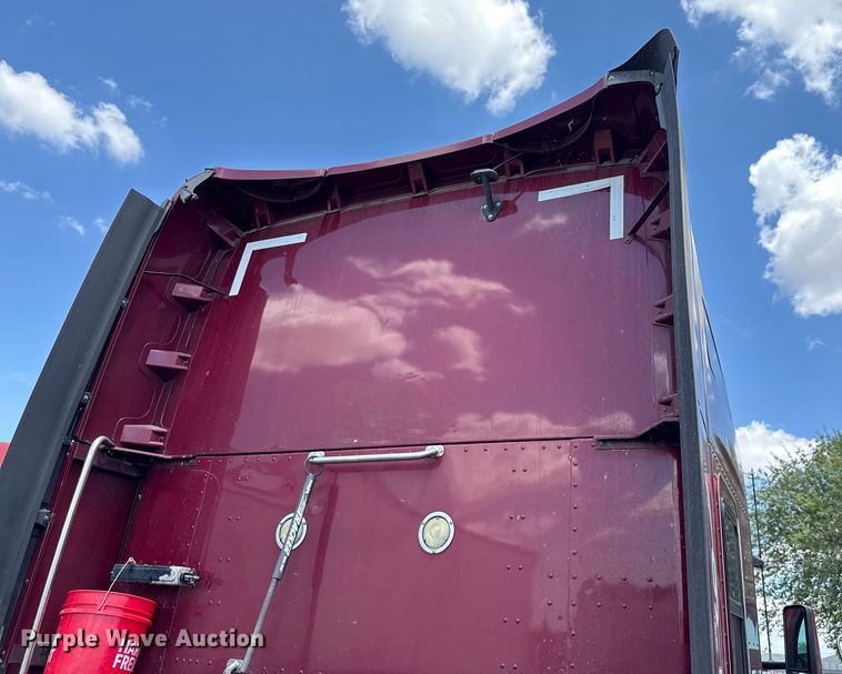 image for item YA0719 2019 Kenworth T680 semi truck