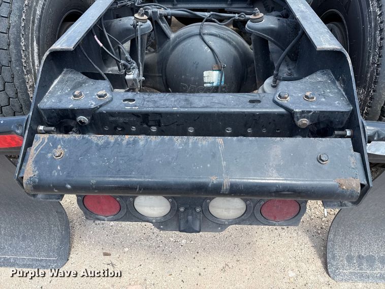 image for item YA0719 2019 Kenworth T680 semi truck