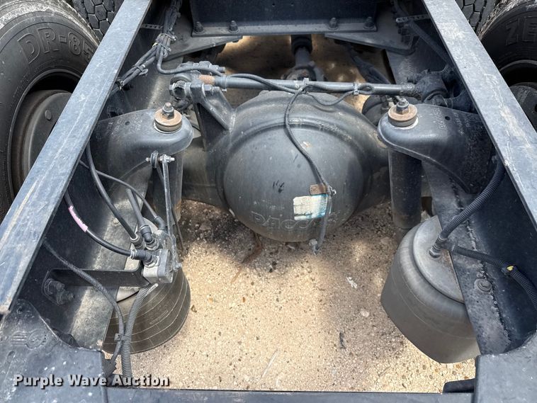 image for item YA0719 2019 Kenworth T680 semi truck