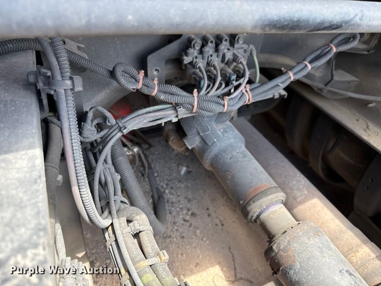 image for item YA0719 2019 Kenworth T680 semi truck