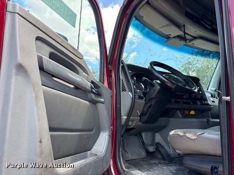 image for item YA0719 2019 Kenworth T680 semi truck