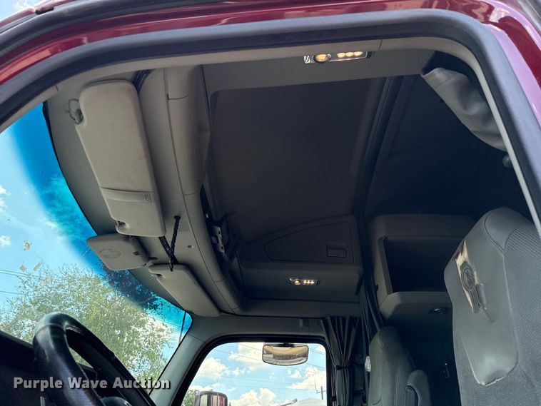 image for item YA0719 2019 Kenworth T680 semi truck