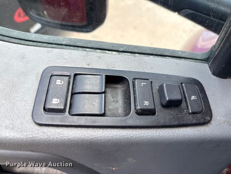 image for item YA0719 2019 Kenworth T680 semi truck