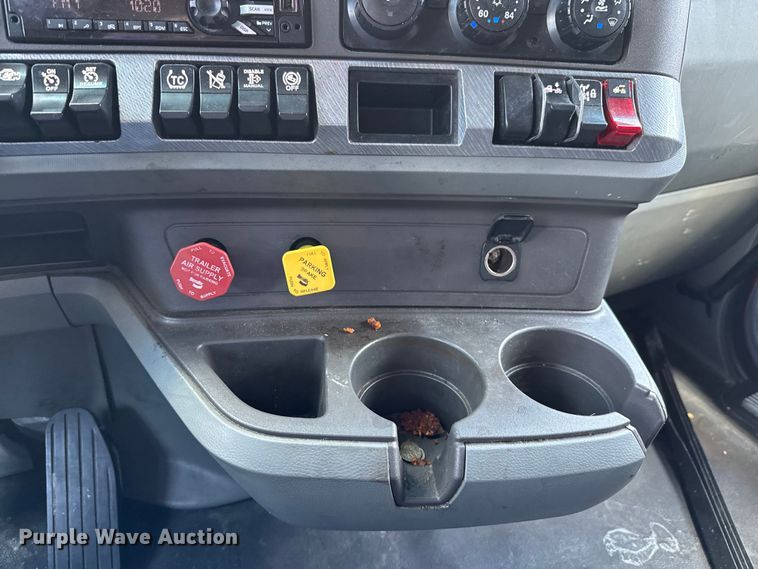 image for item YA0719 2019 Kenworth T680 semi truck