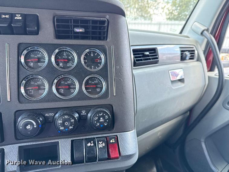 image for item YA0719 2019 Kenworth T680 semi truck