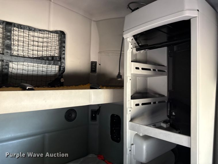 image for item YA0719 2019 Kenworth T680 semi truck