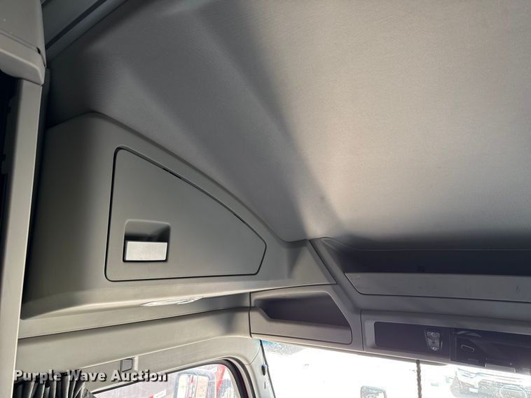 image for item YA0719 2019 Kenworth T680 semi truck