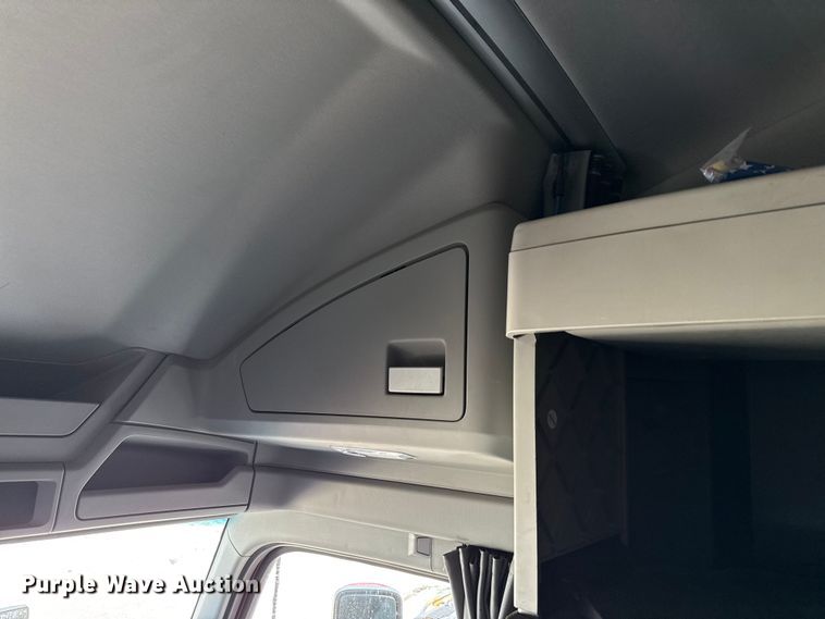 image for item YA0719 2019 Kenworth T680 semi truck