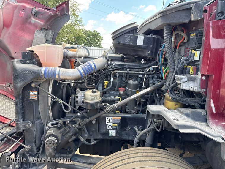 image for item YA0719 2019 Kenworth T680 semi truck