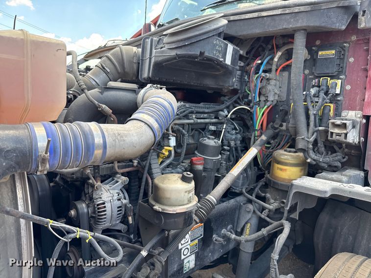 image for item YA0719 2019 Kenworth T680 semi truck