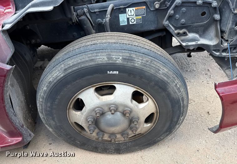 image for item YA0719 2019 Kenworth T680 semi truck