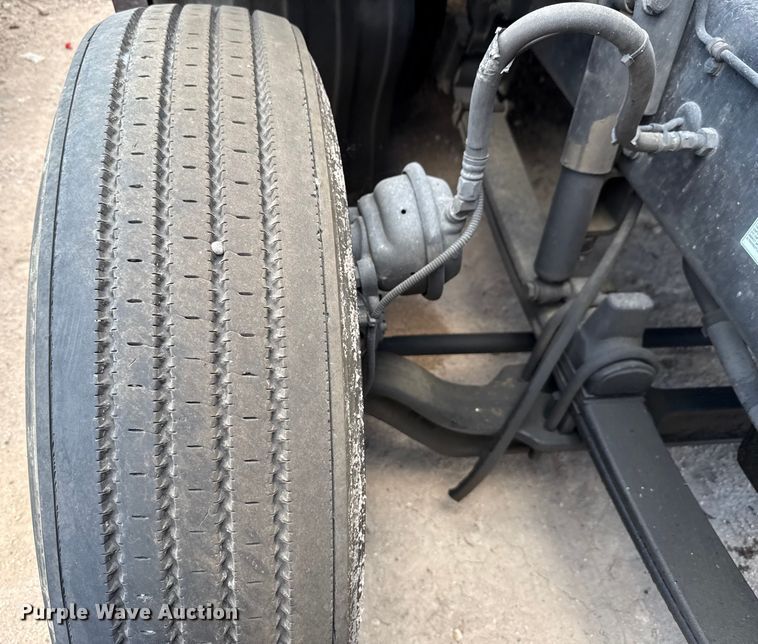 image for item YA0719 2019 Kenworth T680 semi truck