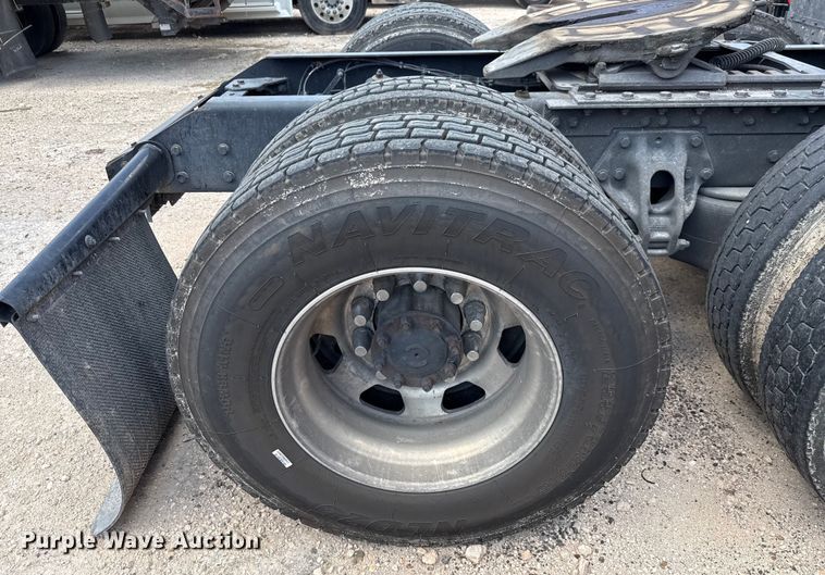 image for item YA0719 2019 Kenworth T680 semi truck