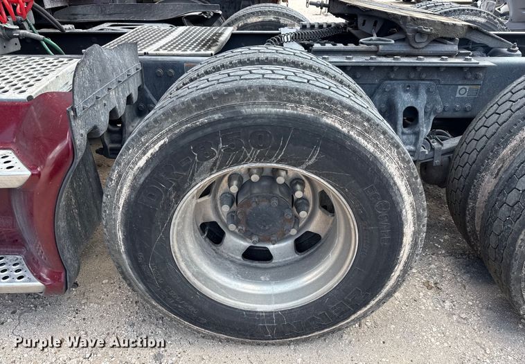 image for item YA0719 2019 Kenworth T680 semi truck